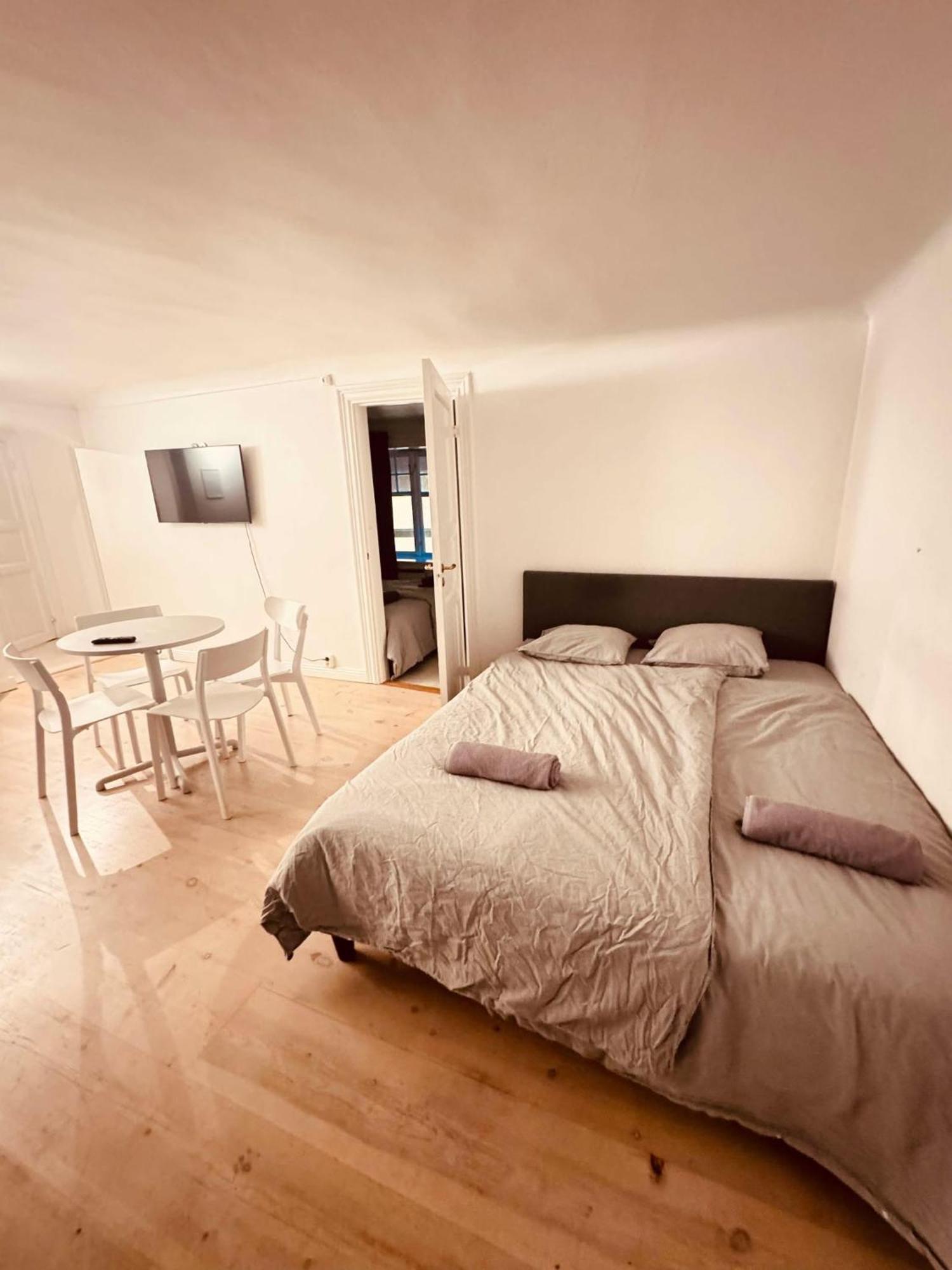 Need In Old Town Apartment *